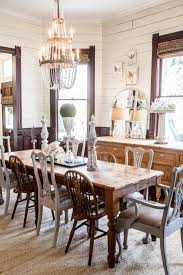 Kitchen With Country Charm This Dining Room Is Very Unique And Has A Great Country Vibe One Great Aspect Are The Different C 2020 Ev Dekoru Dekor Country Mutfak
