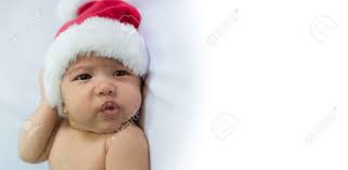 Petit Bébé Avec Chapeau De Père Noël Pose Pour Une Séance Photo. Concept De  Fête Les Vacances De Noël Et Du Nouvel An Et Espace De Copie Pour Le Texte.  Banque D'Images