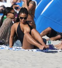 Martha issová was born on march 22, 1981 in prague, czechoslovakia. Milian Plavky Neustrazila Neposlusne Vnady Ukazala Paparazzom Sexi Soubiznis Koktail Pravda Sk