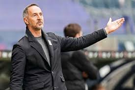 Ich finde es übrigens nicht nur im nachgang dieser seifenoper ziemlich albern wenn leute ständig von fredi, adi und dem djibbi sprechen, als ob sie ihre kinder rufen. Trainer Adi Hutter Verlasst Frankfurt Und Geht Nach Gladbach 1 Bundesliga Badische Zeitung