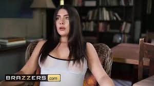 Atractiva muchacha se masturba en su chat porno XXX