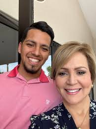 Felicidades a mi bello nieto Joseph Steven en este tu día. Doy gracias a  Dios por el gran hombre en que te haz convertido. Un ministro de Dios, un  profesional y un