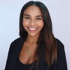 Shannon Fennell's Instagram, Twitter & Facebook