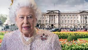 Buckingham palace has served as the official london residence of britain's sovereigns since 1837 and today is the administrative headquarters of the monarch. Queen Elizabeth Ii Blick Durchs Royale Schlusselloch So Sieht Es Im Buckingham Palace Aus Bunte De