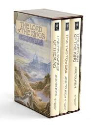 It's thicker than the two towers and a similar size to the return of the king but without appendices. The Lord Of The Rings 3 Volume Hardcover Boxed Set J R R Tolkien 9780395489321 Christianbook Com