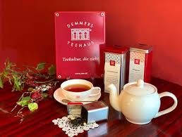 This tea tin brings back memories of the past when tea time was the peak of entertaining at home. Demmers Teehaus ã‚¦ã‚£ãƒ¼ãƒ³ã®ç´…èŒ¶å•†ãƒ‡ãƒ³ãƒ¡ã‚¢ãƒ†ã‚£ãƒ¼ãƒã‚¦ã‚¹
