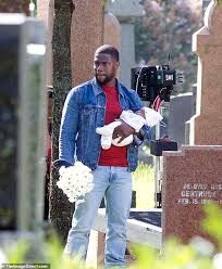 Here's where to watch the 2021 film starring kevin hart. Kevin Hart Rocks Double Denim While Cradling A Newborn Baby On The Set Of Fatherhood In Montreal Daily Mail Online