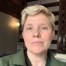 Dee Bowers's Instagram, Twitter & Facebook