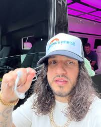 Curls bouncin. Skin is thriving. New EP soundin like a beautiful roller  coast of emotions. Tour starts