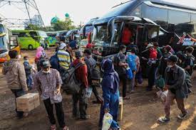 Sebelumnya, jokowi memutuskan untuk melarang mudik lebaran 2020 untuk memutus mata rantai hari ini saya ingin sampaikan juga bahwa mudik semuanya akan kita larang, kata jokowi saat. Jokowi Ingatkan Kepala Daerah Konsisten Larang Mudik