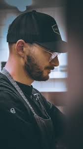 📸 Dans les coulisses de conVives Portrait #2 : Cyril Blanche, cuisinier  dans l'âme 🔥🍳 Derrière chaque assiette, il y a une passion. Celle de  Cyril Blanche, chef et gérant de conVives.