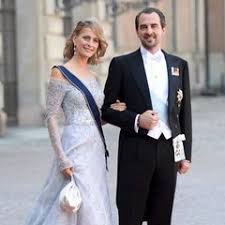 Check spelling or type a new query. Grafin Sophie Von Wessex Royale Kleiderpanne Gala De