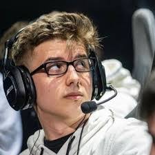 Akeem Simmons's Instagram, Twitter & Facebook