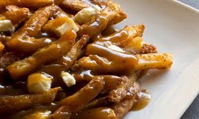 La Meilleure Sauce A Poutine Qui Soit Vous Aurez Envie De La Tester Tout De Suite Recettes De Cuisine Recette Poutine Meilleur Recette