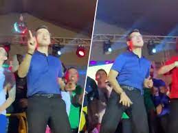 Manila mayor isko moreno hopes to generate income for the city by enticing businesses to set up shop in the capital. Watch Manila Mayor Isko Moreno Dances To Dying Inside With Popular 90s Dance Groups