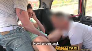 FakeTaxi - Plan à 3 hard scandaleux à larrière dun taxi londonien