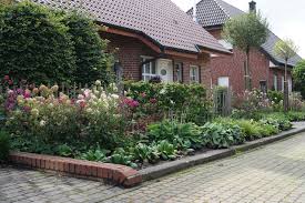 See more of landhausstil on facebook. Vorgarten Im Landhausstil Pflanz Konzept Vorgarten Landhausstil Erhohter Garten