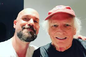 Huge shoutout to Megan Ray, she is the kind soul that sent me 2 tickets for  Friday Wrigley, which turned out to be one hell of a show! I love Bill  Kreutzmann