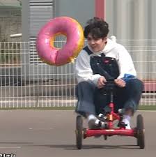 Pin By On Coups Icon Seventeen Scoups Seventeen Kpop Seventeen Memes