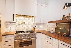 Lovely Combination Brass White Picket In Off White Kitchen Backsplash Design By J Kitchen Backsplash Designs White Kitchen Rustic White Kitchen Backsplash