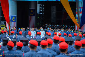 #putrajaya suasana di perkarangan ibu pejabat sprm putrajaya dipenuhi pihak media yang menanti kehadiran bekas perdana menteri, datuk seri najib razak. Sambutan Hari Kebangsaan Peringkat Kpkt Di Ibu Pejabat Bomba Dan Penyelamat Malaysia Putrajaya