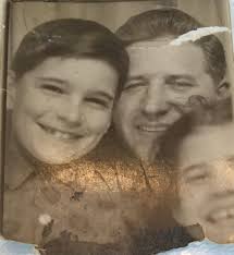 Where is the 2nd Avenue Deli located?