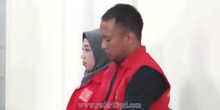 Mempertemukan gandingan fattah amin dan tiz zaqyah. Pasutri Maling Modus Sewa Rumah Disidangkan