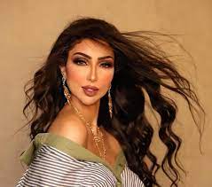 قالت المغنية دنيا بطمة، المشاركة في أول نسخة في أراب آيدول إنها ترفض أن تكون موديلا كالفنانة الفائزة بالنسخة ذاتها كارمن سليمان، وهاجمت محبوب العرب محمد عساف معتبرة. Ø§Ù„Ø­ÙƒÙ… Ø¹Ù„Ù‰ Ø¯Ù†ÙŠØ§ Ø¨Ø·Ù…Ø© Ø¨Ø«Ù…Ø§Ù†ÙŠØ© Ø£Ø´Ù‡Ø± Ù†Ø§ÙØ°Ø© Et Ø¨Ø§Ù„Ø¹Ø±Ø¨ÙŠ