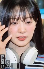 Kim Ji Won 김지원...