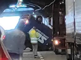Sul posto sono intervenuti i medici del 118 che hanno accertato il. Telenord Incidente Mortale A Mezzanego 26enne Si Ribalta Con L Auto E Finisce In Una Scarpata