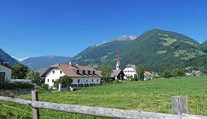Im jahr 1928 wurde aus den zuvor eigenständigen gemeinden gais, uttenheim, mühlbach und tesselberg die gemeinde gais gebildet. Gais Dorf Pustertal Sudtirol Und Osttirol