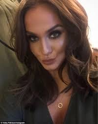 Isabel Dobbs's Instagram, Twitter & Facebook