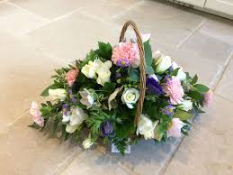 I have tried to send her flowers from another site and she never i sent flowers for my sister's 25th anniversary and as i expected they were delivered on time. Fresh Flower Basket Arrangements For Easter Mothers Day And All Occasions With Free Same Day Local Delivery By Aylesbury Florist Willow House Flowers