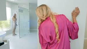 Katie Morgan spies on Johnny Sins taking the shower - Porn Movies - 3Movs