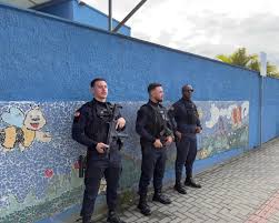 No primeiro dia de aula do ano, DETRAMI e Guarda Municipal reforçam segurança no trânsito em Itapema