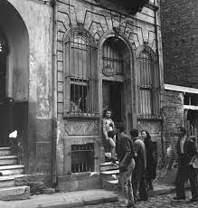 Uğur dündar matild manukyan'ın kirli serveti nasıl edindiğinin perde arkasını yazdı. Matild Manukyan In Sahibi Oldugu Genelevlerde Gorev Yapan Bir Polis Memurunun Sasirtici Itiraflari Onedio Com