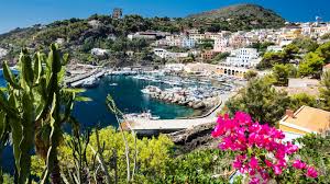 It can sometimes look downright uninhabitable, but scan the horizon and you'll quickly find evidence of the island's long centuries of human settlement. Ferienwohnung Sizilien Ferienhauser Hotels Tp Sizilien