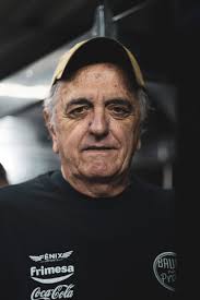 A história de vida de Fábio de Souza Carvalho: Casa Carvalho: quase 100  anos de tradição