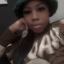 Laronda Thompson's Instagram, Twitter & Facebook