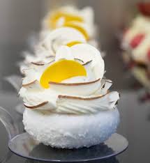 Nouveau Petits Gateaux Le Merveilleux Meringue Suisse Compotee Exotique Ganache Montee Coco Vanille Foodgasm Vscofood Vscogood Cakeart Vscocam Chef
