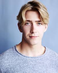 Something chic 📸: @tedelyheadshots