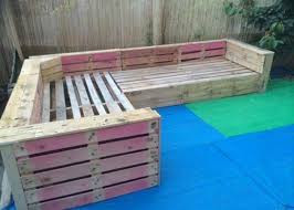 Diy Pallet Patio Sectional Sofa Jpg 700 500 Pixels Mobilier De Salon Meubles De Patio Diy Projets Bois