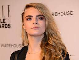 Embrace your weirdness stop labelling start living #blacklivesmatter @della_vite @caradonfilm @myecoresolution @loradicarlo_hq bit.ly/3pv6t0b. Nie Wieder Augenbrauen Zupfen Der Neue Trend Der Stars Fem Com