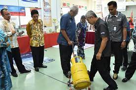 Jabatan fungsional adalah kedudukan yang menunjukkan tugas, tanggung jawab, wewenang dan hak seorang pegawai negeri sipil dalam suatu satuan organisasi yang dalam pelaksanaan tugasnya didasarkan pada keahlian/dan atau keterampilan tertentu serta bersifat mandiri. Portal Rasmi Jabatan Tenaga Manusia Jtm Lawatan Ybtm Ke Adtec Kulim Portal Rasmi Jabatan Tenaga Manusia Jtm