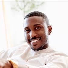 Robin Kimble's Instagram, Twitter & Facebook