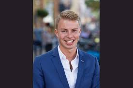 Bekijk het bericht voor meer informatie over hem. Julian Bushoff 21 Nieuwe Fractievoorzitter Pvda Groningen Groninger Gezinsbode