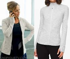 Hari ini cukup enam kali aku berjumpa dia. Mr Grey Episod 15