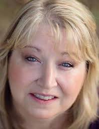 Robin Poe's Instagram, Twitter & Facebook