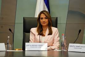 בצבא שירתה בתפקיד משקית כוח אדם מילואים וסיימה את השירות בדרגת סמלת. File Yifat Shasha Biton 03 Jpg Wikimedia Commons