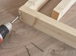 Chez leroy merlin, découvrez comment réaliser une cloison végétale pour apporter à votre intérieur une touche exotique/naturelle. Fabriquer Une Cloison Ajouree En Tasseaux De Bois Avec Un Coffre Integre Leroy Merlin